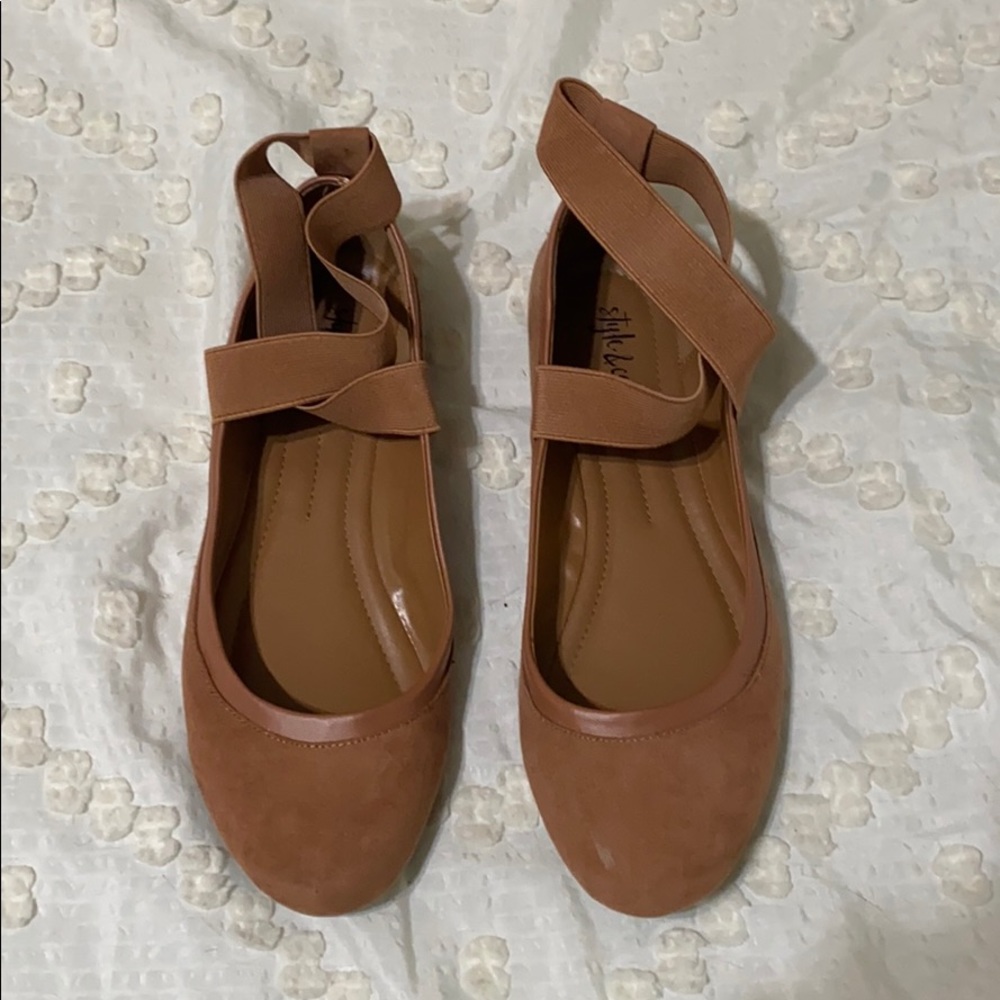 The cutest brown ballet flats!
